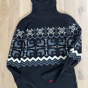 Perfect Moment Black and White Geometric Turtleneck Sweater